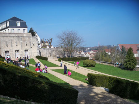 Students in Chartres Cathedral garden