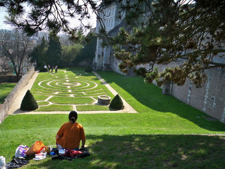 Lunch in Chartres Cathedral garde