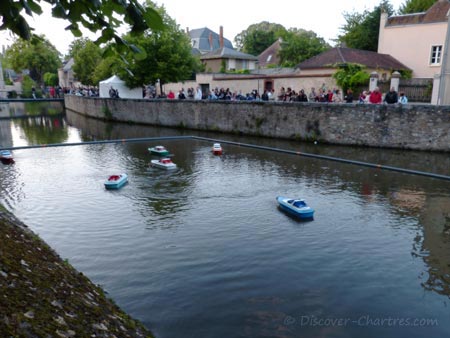 Mini boats on Eure river