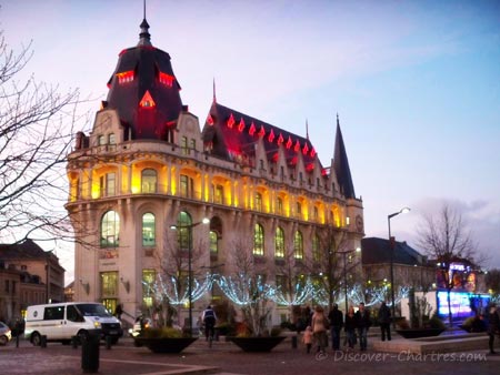 Mediatheque de Chartres at night