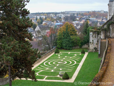 Chartres labyrinth garde