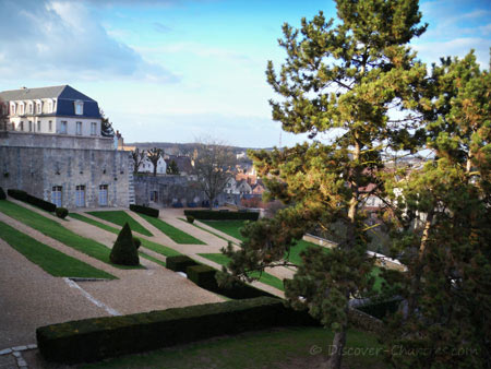 Chartres cathedral garden - view from the map board