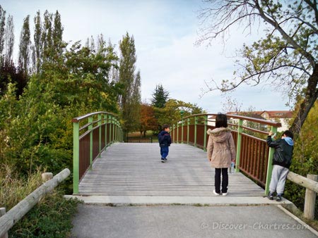 Promenade des Bords de L'Eure - the bridge