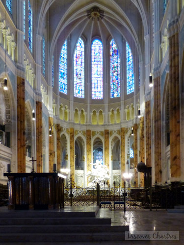 The altar and the choir in Chartres cathedral