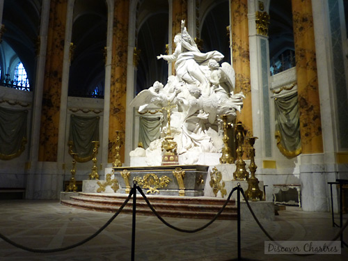 L'Assomption - The marble statue in the altar of Chartres cathedral