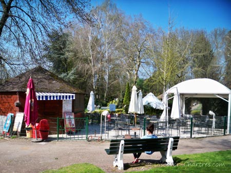 Snack hut in Parc des Bords de L'Eure