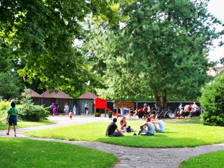 Chilling out in  Parc des Bords de L'Eure